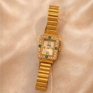 Vintage Gold Pearl Bezel Crystal Watch